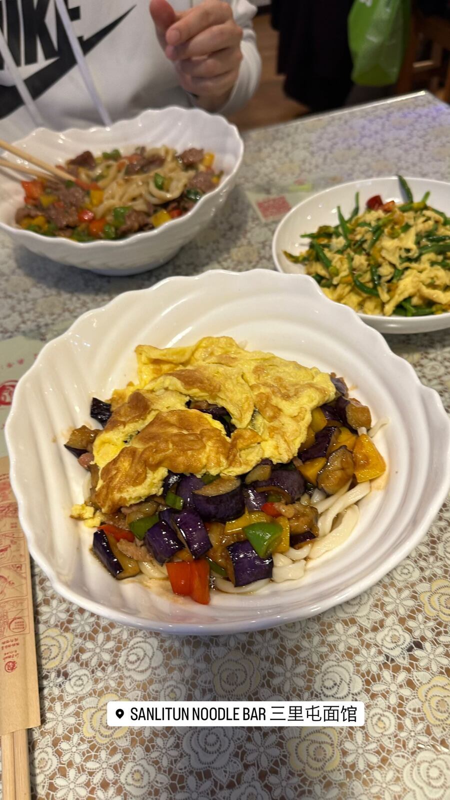 茄子と卵の麺と、小皿