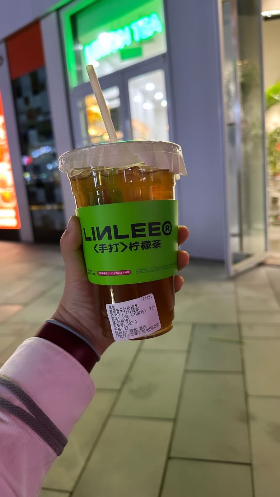 緑のカップの LINLEE レモンティー