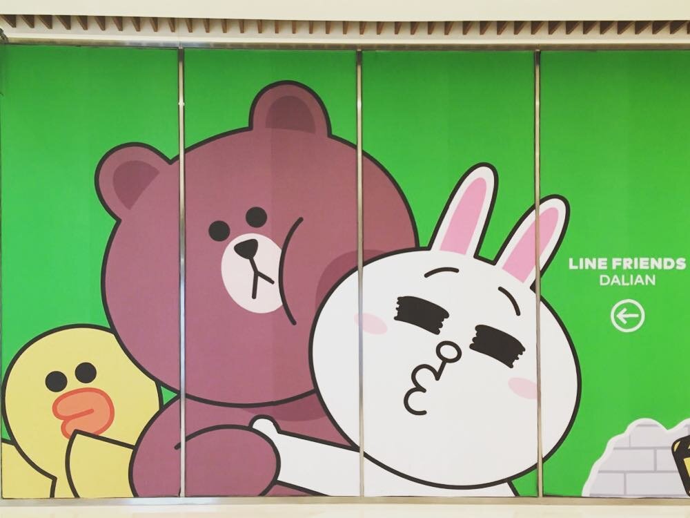 ブラウンとコニーの大きな絵の壁