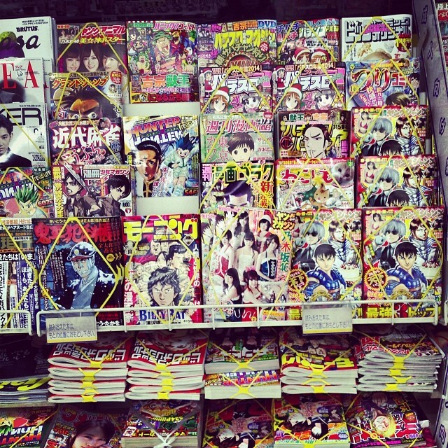 ずらりと並んだ漫画雑誌