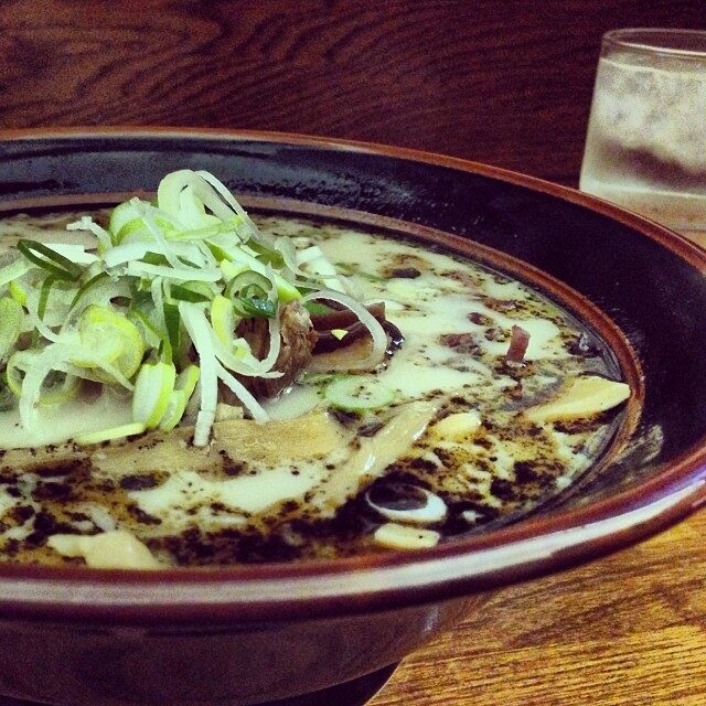ねぎのたっぷりのったラーメン