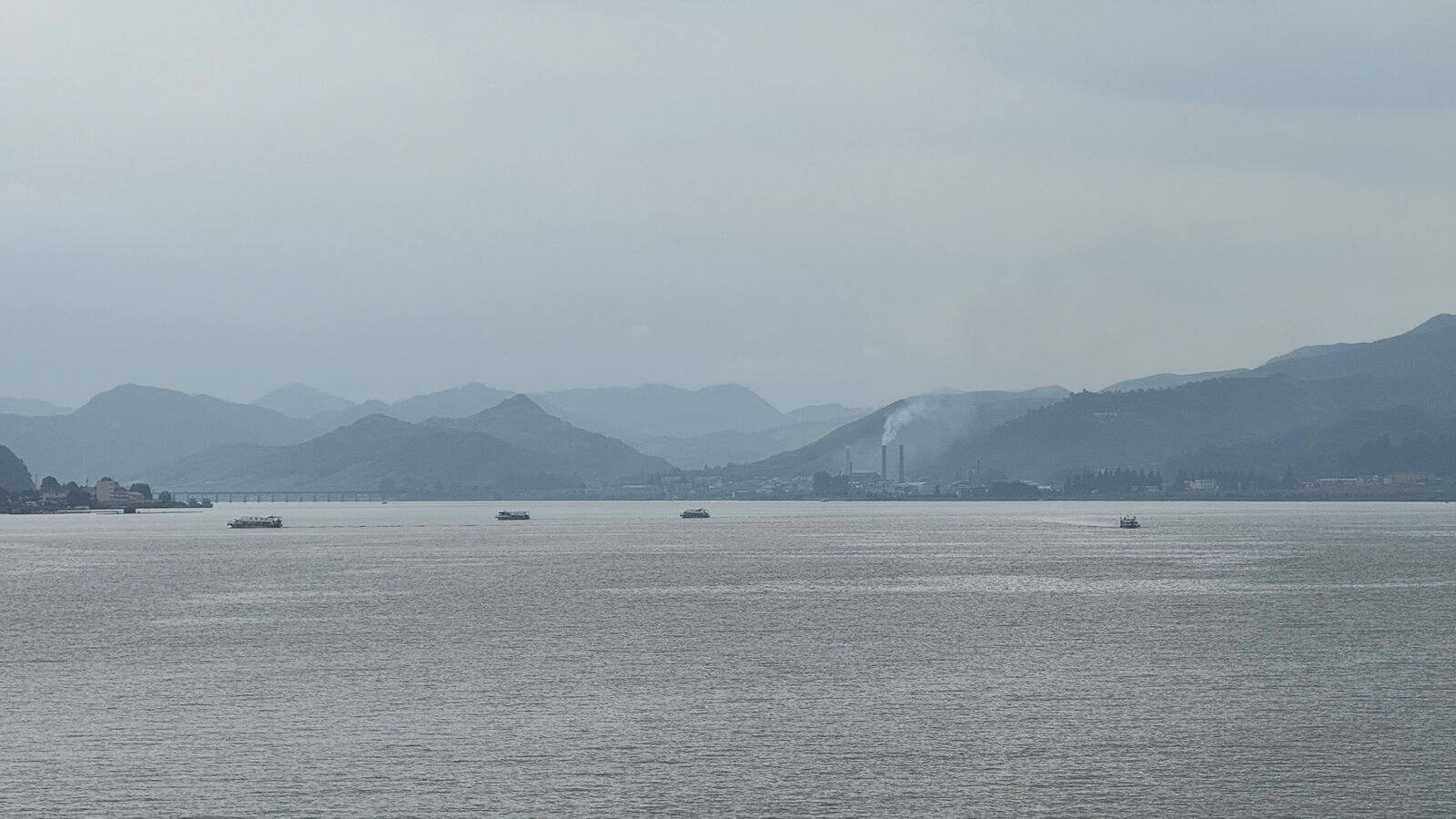 鴨緑江の対岸