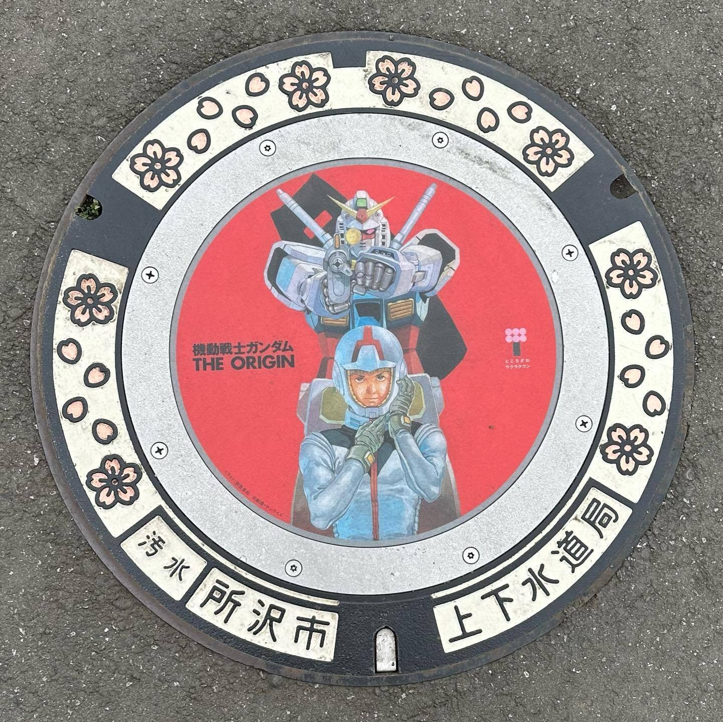 所沢市のマンホール：ガンダム THE ORIGIN
