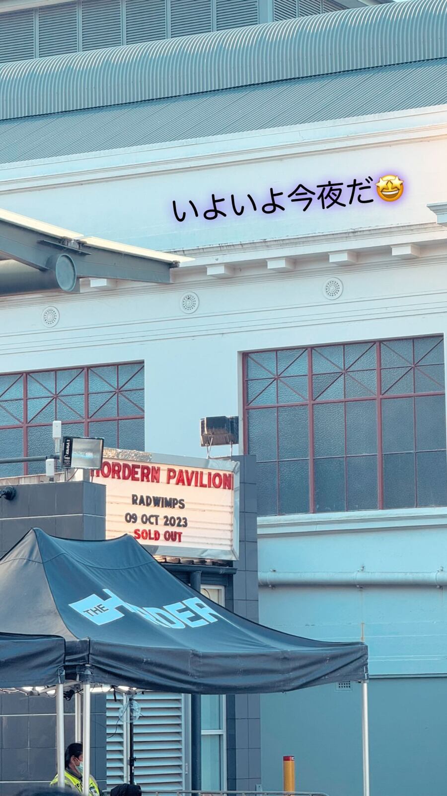 「RADWIMPS 09 OCT 2023 SOLD OUT」の看板