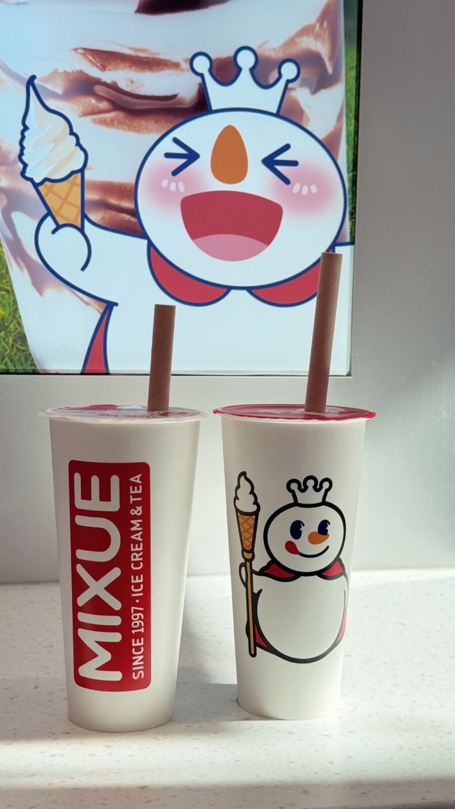 蜜雪冰城のカップ二つ
