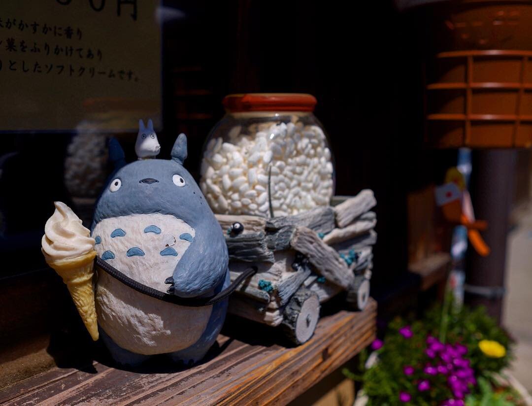 ソフトクリームとトトロの置物