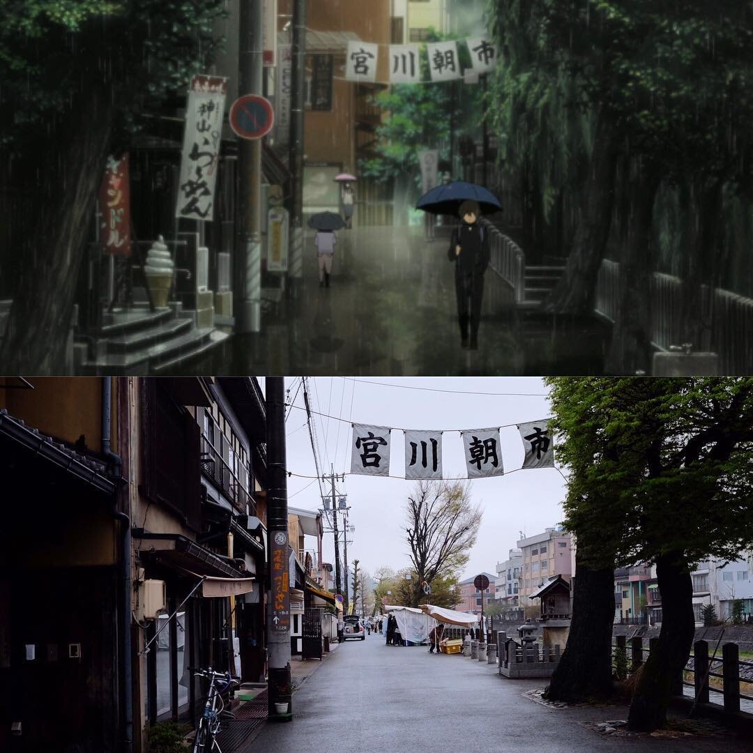 「宮川朝市」の旗がかかる、雨の通り