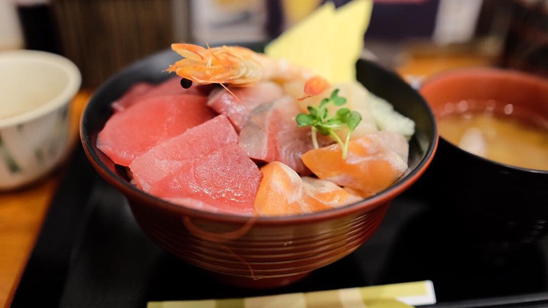 まぐろとサーモンの海鮮丼