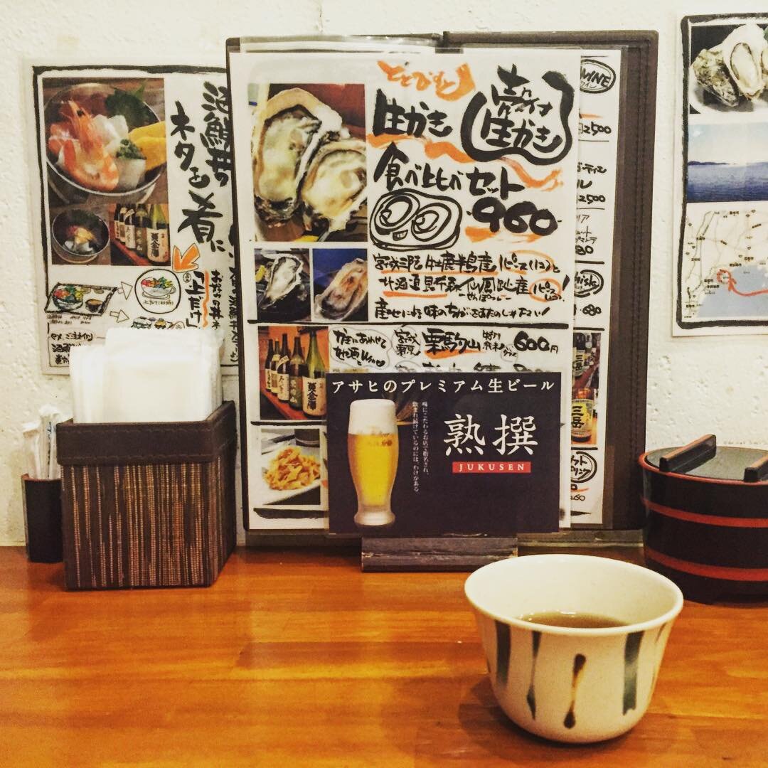 生ガキのセットのメニューと、お茶