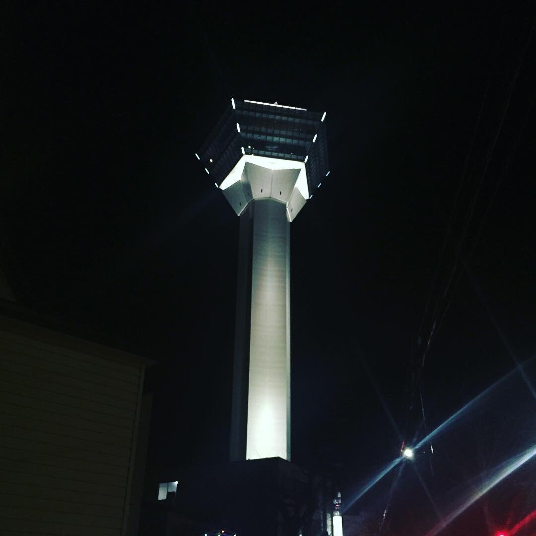 夜空にのびる五稜郭タワー