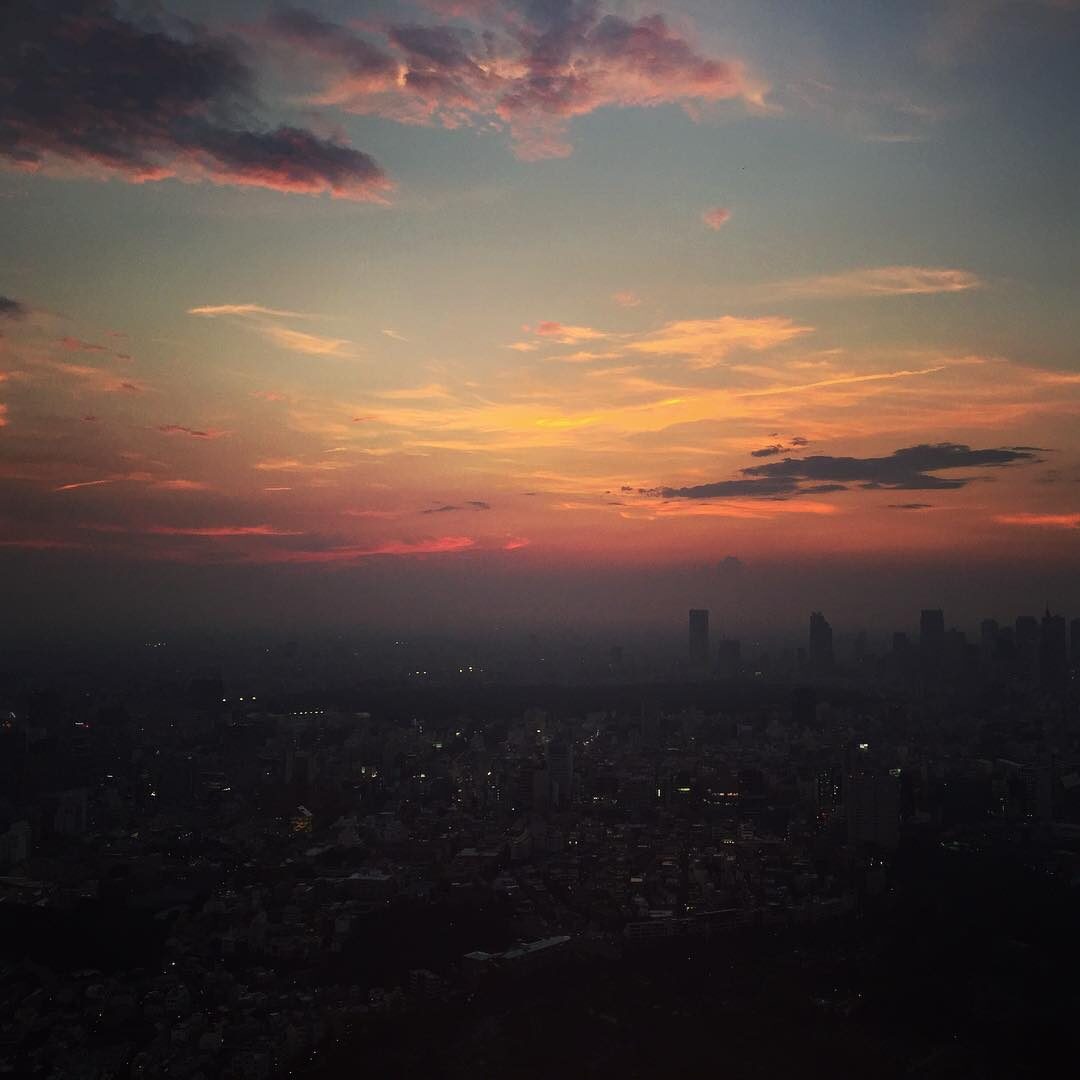 茜色に染まる空