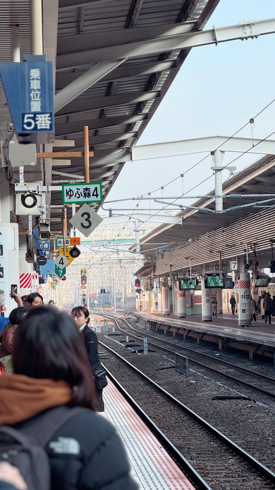 列車を待つホーム