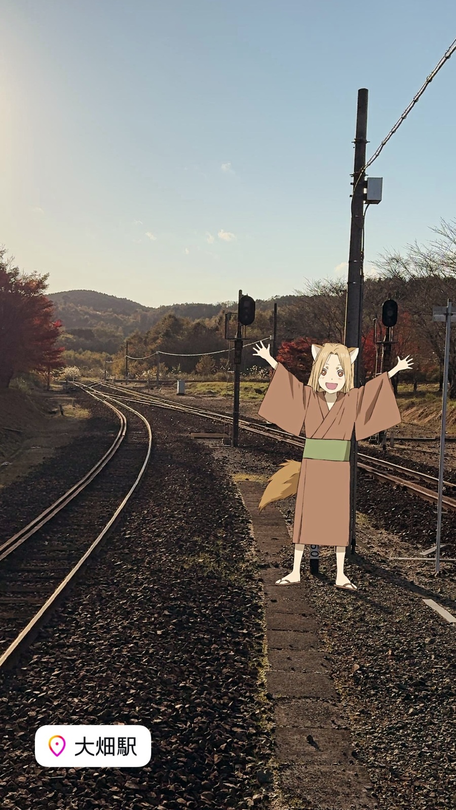 線路わきのキャラクターの立て看板