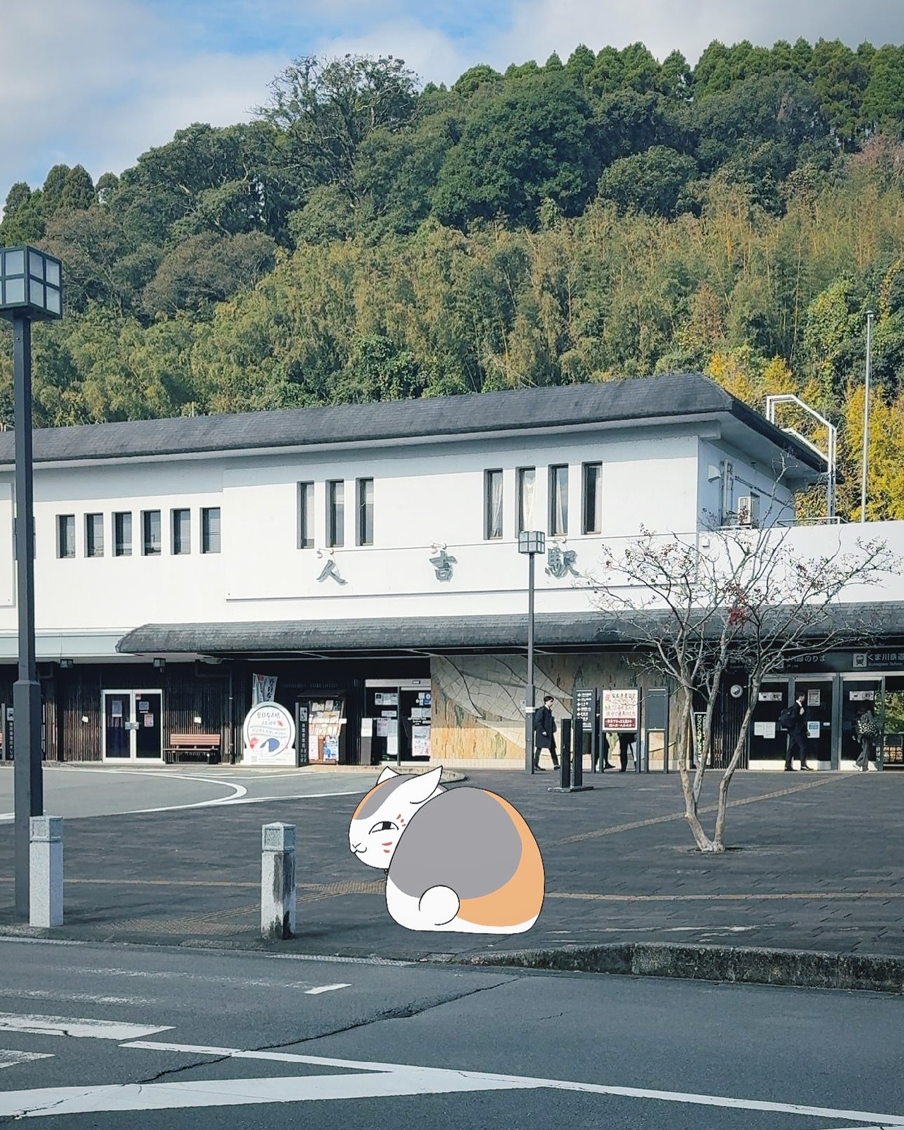 人吉駅の前のニャンコ先生